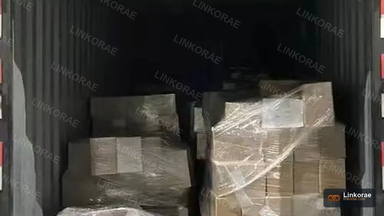 Palletised cartons loaded in a container — DDP is supposed to cover through to the named place