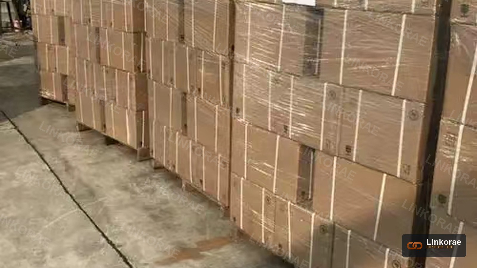 Palletised cartons wrapped and strapped, waiting at origin